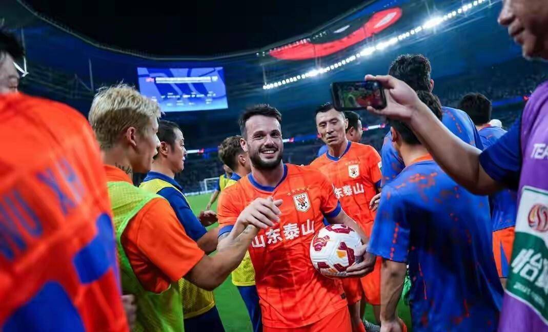 山东男篮发布备战花絮，窗口期防线松动，欧联任务艰巨，阵容厚度经受考验的简单介绍