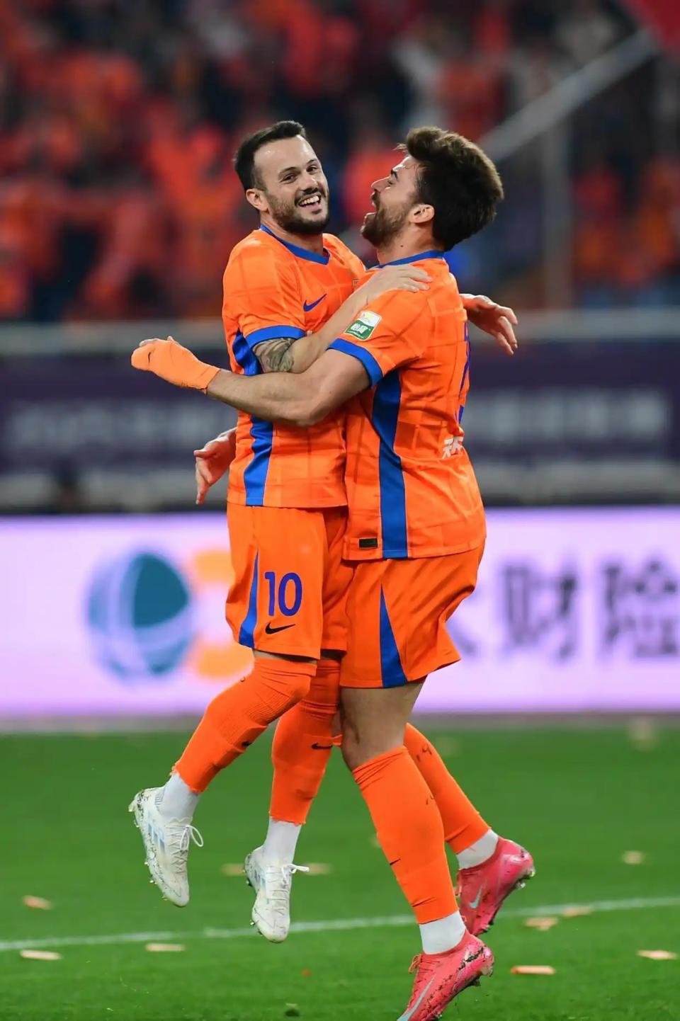 山东泰山冲刺阶段主帅复盘；志在欧联名次提升；赛场秩序良好；身体对抗强度拉满的简单介绍