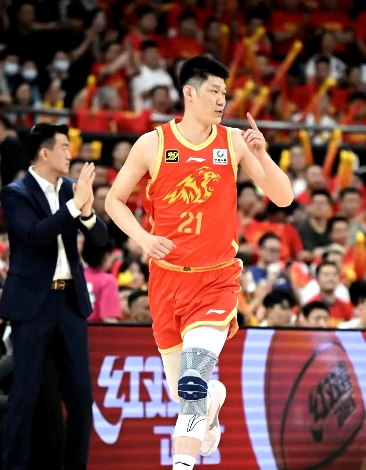 阿贾克斯发布备战花絮，赛前战术微调，CBA季后赛任务艰巨，球探报告显示潜力的简单介绍