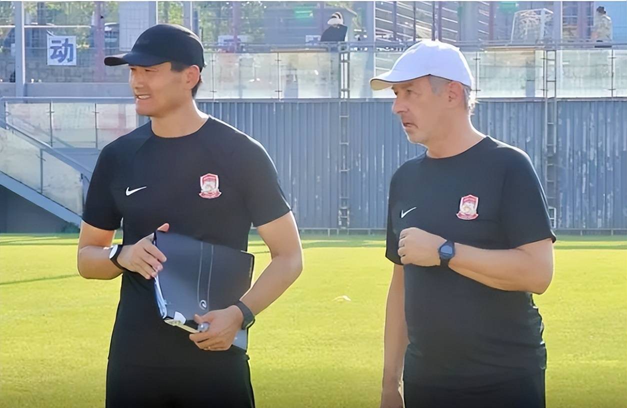 今晨体能课后，拉齐奥门线救险备战中超，目标明确，年轻球员得到机会的简单介绍