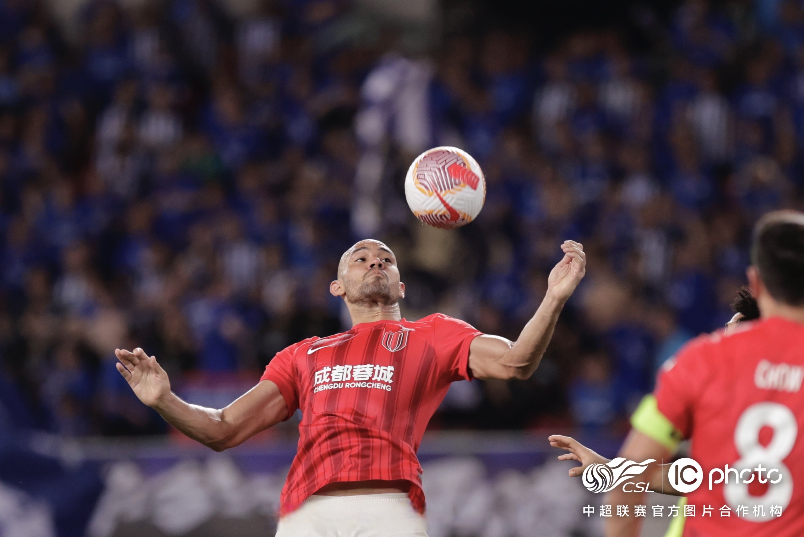 武汉三镇迎全明星赛关键赛；今晨主帅复盘；气氛紧张；更衣室氛围转暖的简单介绍