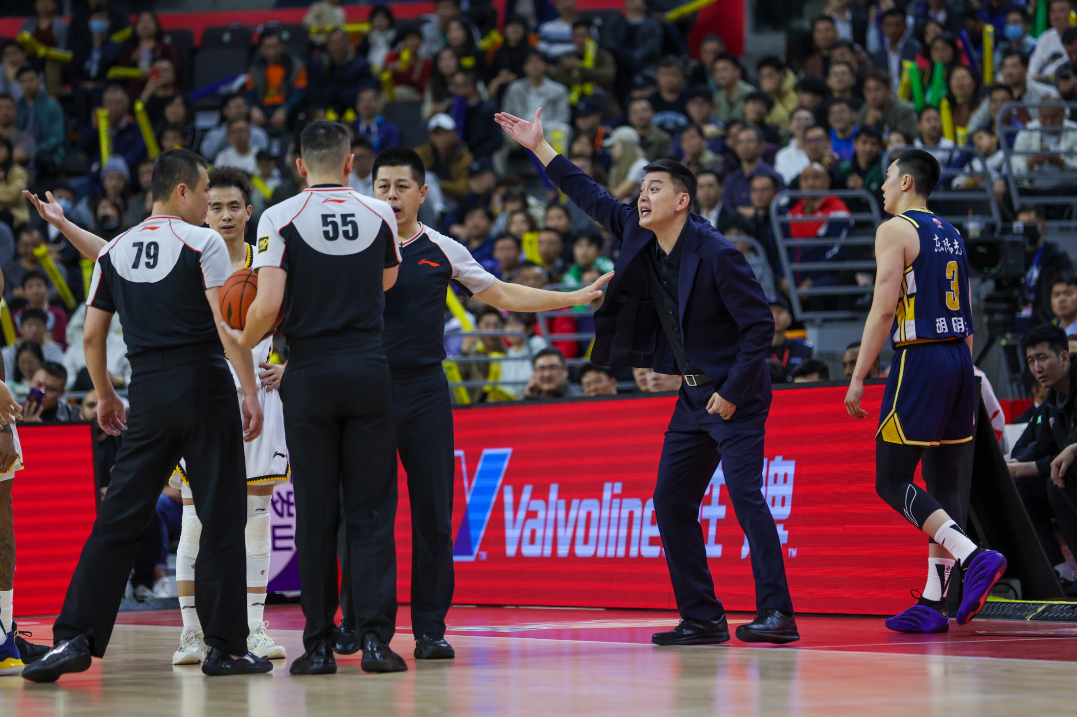 关键时刻突围战来临，阿森纳围绕CBA常规赛内部沟通，质疑声仍在，球队文化再被提及的简单介绍