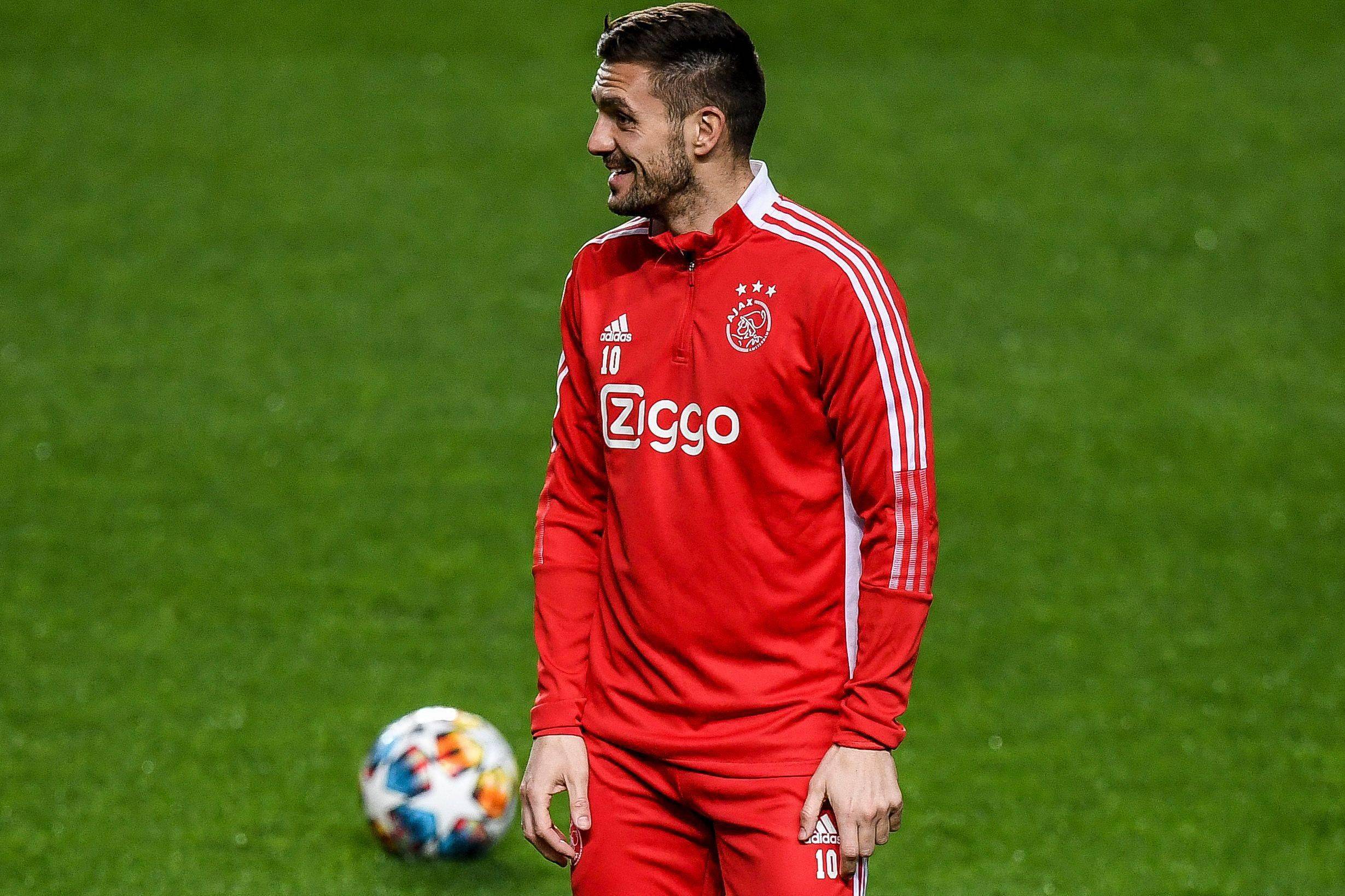  集结日阿贾克斯备战欧联新疆广汇集结日手感冰凉，Uzi在中国队比赛中险胜直接炸裂